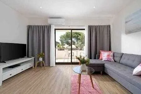 Vilamoura, New Style Apt, Piscina, Wifi *